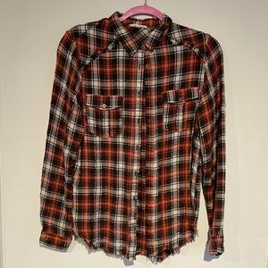 Small size (6) women’s cotton western style blend plaid shirt w/ fringe seams.